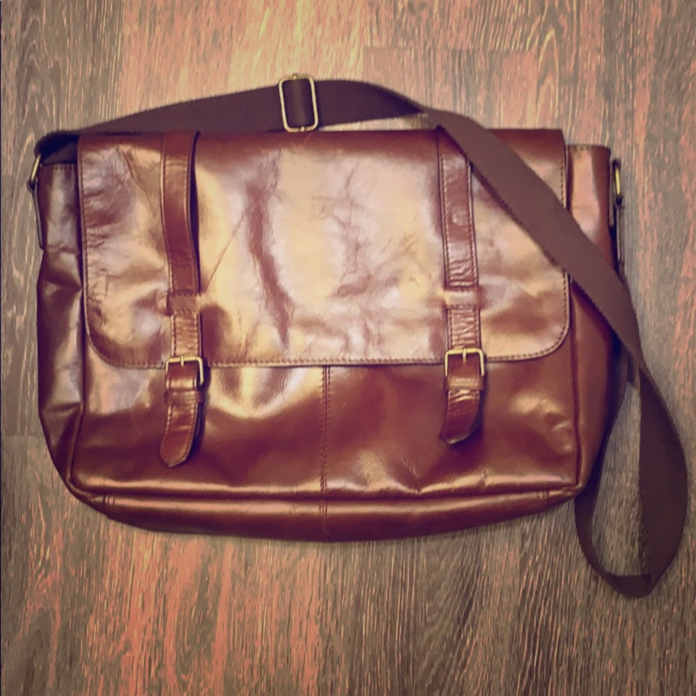WILSONS LEATHER DAKOTA LEATHER MESSENGER BAG